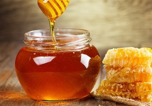 benefits of eating breakfast,یک ظرف عسل همراه با موم عسل